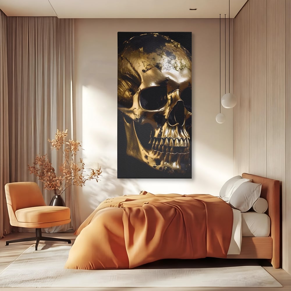 Tablou canvas cu tablou canvas cu craniu auriu, fara rama, pe sasiu de lemn, pe perete intr-un dormitor